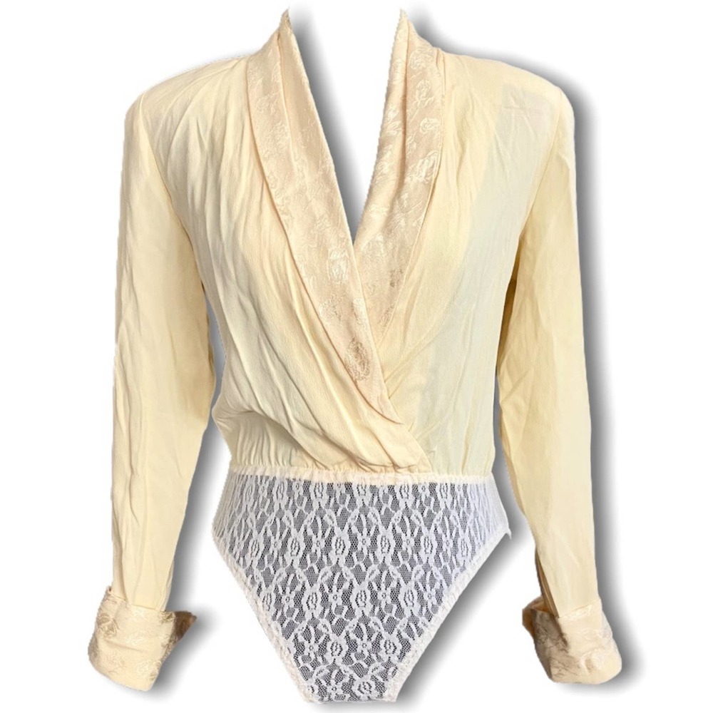 Cache Vintage Yellow Satin and Floral Lace V Neck Bodysuit with Bottom Snaps